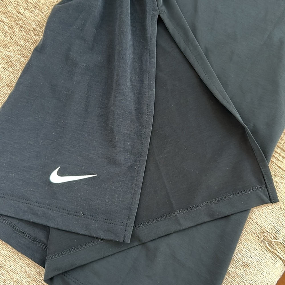 NIKE DRIFIT HIGH NECK TANK - Picture 4 of 4